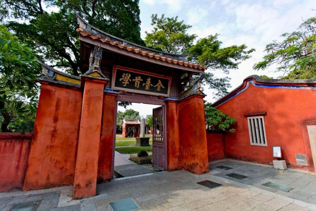 Dock Inn可包棟民宿 Тайнань Экстерьер фото